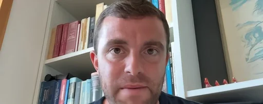 曼城希望与格瓦涨薪续约，皇马签他或卡拉菲奥里面临挑战