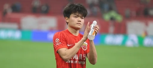 东体：杨希、李帅等人身背三黄，若本轮染黄将无缘上海德比